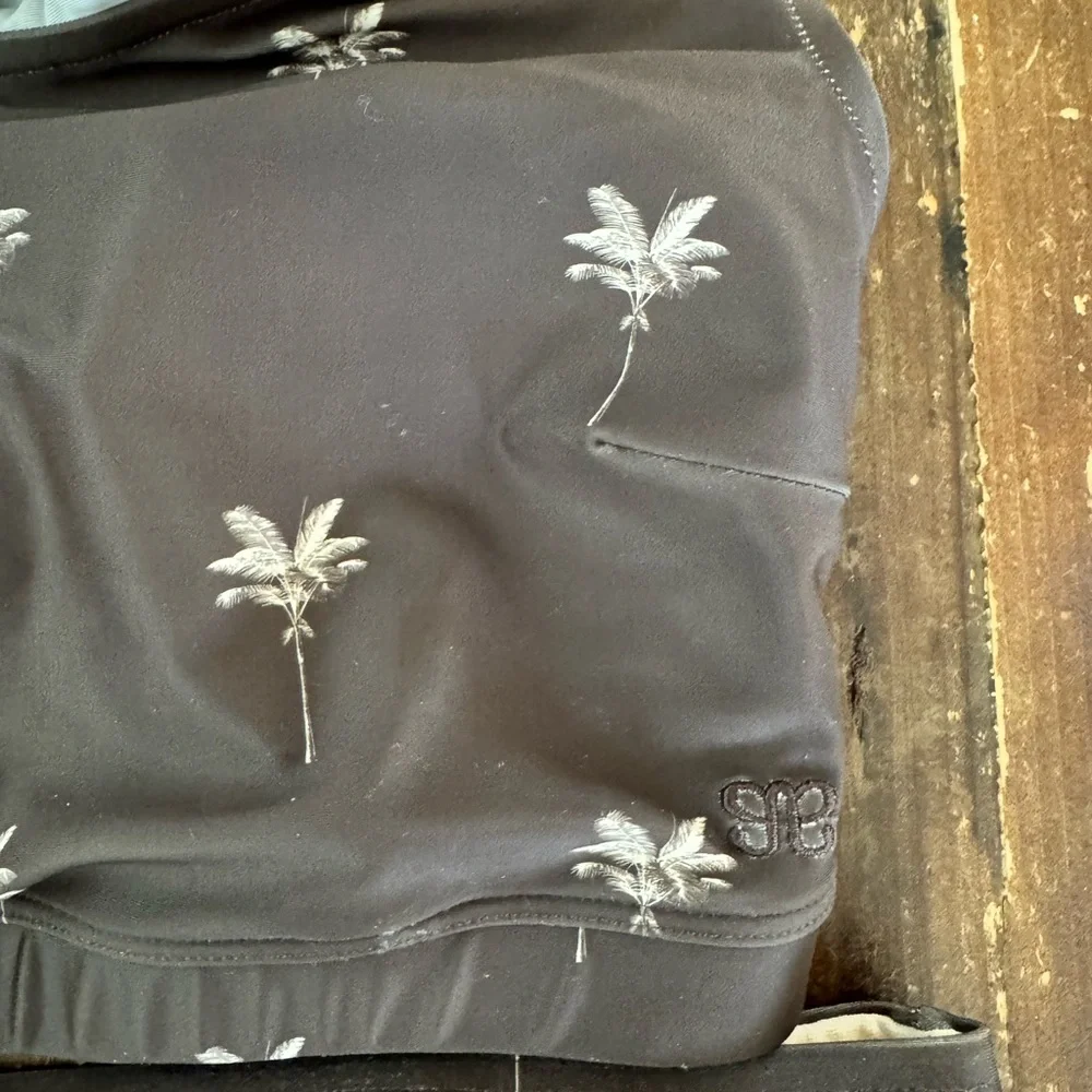 Albion Fit Icon Wave Crop and Simone Bottoms in Chocolate Palm